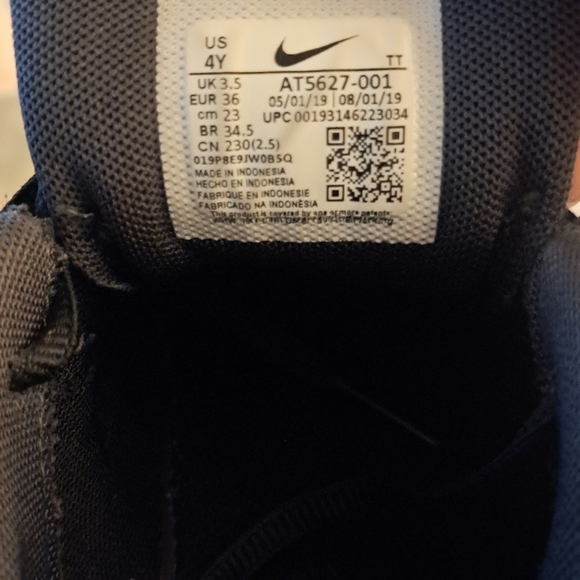 Nike Shoes 4Y - Picture 6 of 10